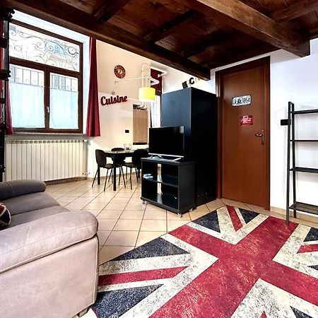 Grazioso Loft A 5 Minuti Dal Centro Di Torino Apartment Bagian luar foto