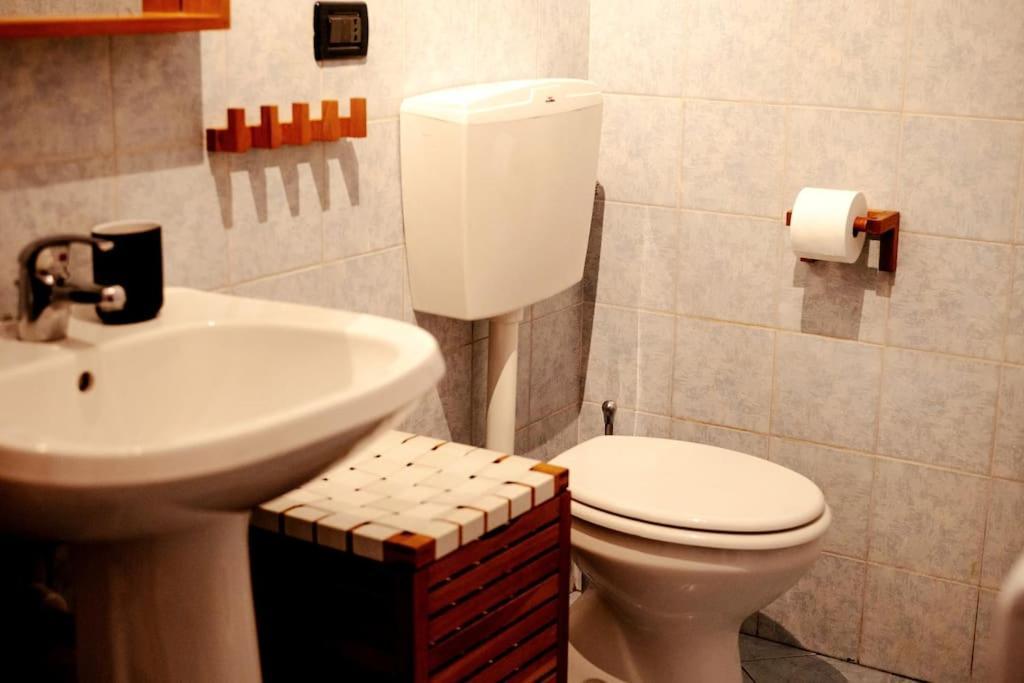 Grazioso Loft A 5 Minuti Dal Centro Di Torino Apartment Bagian luar foto