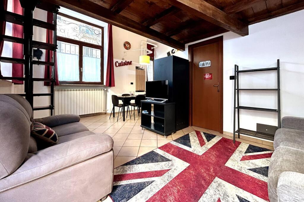 Grazioso Loft A 5 Minuti Dal Centro Di Torino Apartment Bagian luar foto